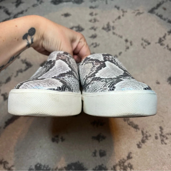 NATURALIZER Aileen Metallic Grey Snakeskin Slip On Sneakers - Picture 4 of 8
